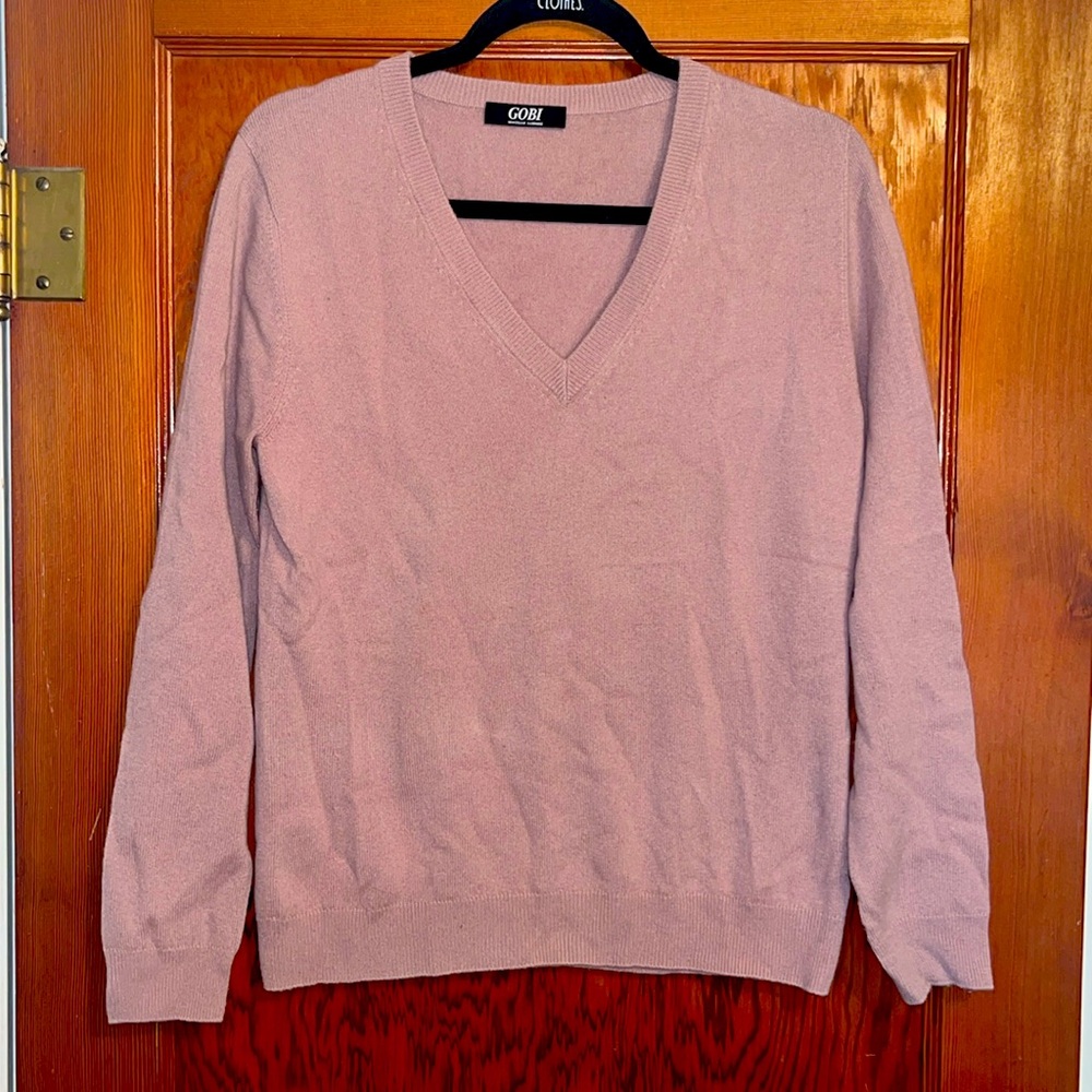 Gobi Mongolian cashmere sweater. Lavender color. Size medium. 100% cashmere.